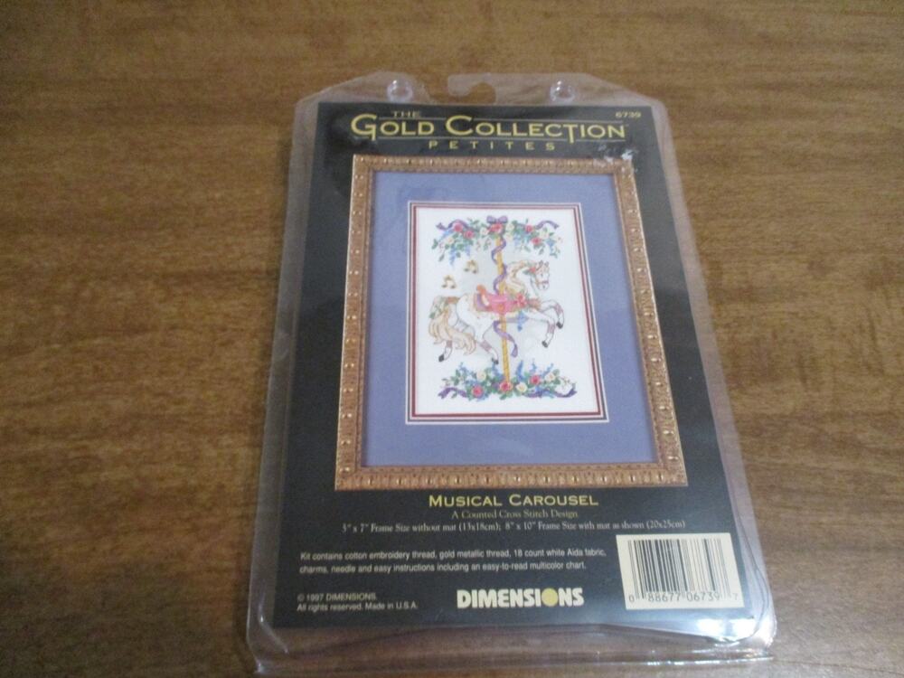 DIMENSIONS THE GOLD COLLECTION PETITE MUSICAL CAROUSEL
